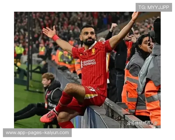 利物浦在前场疯狂压制，萨拉赫头球稍高