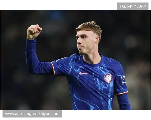 切尔西反抢速度极快，帕尔默远射稍偏